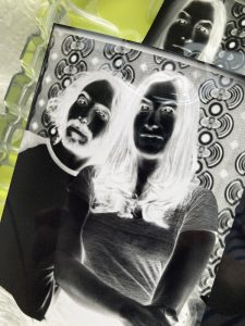 Négatif portrait argentique noir et blanc afghan box 2022