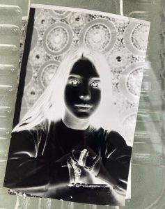 Négatif portrait argentique noir et blanc afghan box 2023