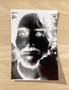 Négatif portrait argentique noir et blanc afghan box 2023